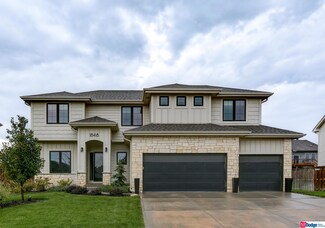 18418 Boyd St, Elkhorn, NE 68022