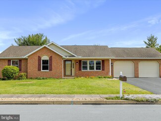 83 Parkwood Dr, Greencastle, PA 17225