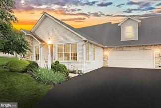 515 Mahopac Dr, Red Lion, PA 17356