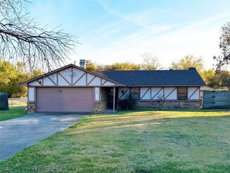 153 Spring Branch Dr, Red Oak, TX 75154