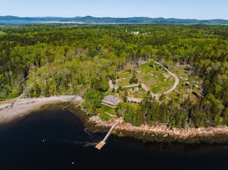 118 E East Shore Dr, Islesboro, ME 04848