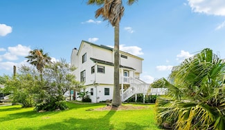 1671 Blue Water Dr, Freeport, TX 77541