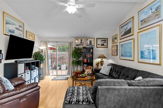 773 Williamsburg Cir, Warwick, RI 02886