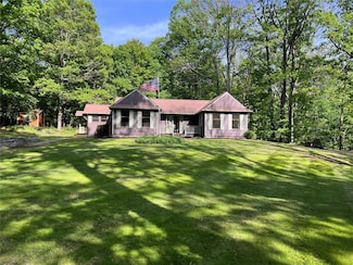 103 Hibernia Heights Dr, Salt Point, NY 12578