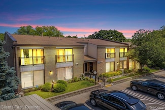 18323 University Park Dr, Livonia, MI 48152