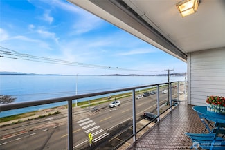 2104 Alki Ave SW Unit 402, Seattle, WA 98116