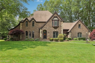 408 Greenbriar Dr, Avon Lake, OH 44012