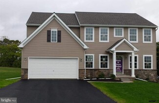 32 Edgehill Rd, Glen Rock, PA 17327