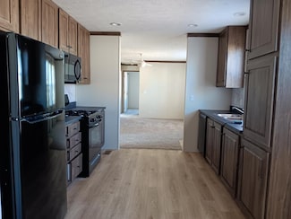 165 Devonshire Dr Unit 165, Dimondale, MI 48821