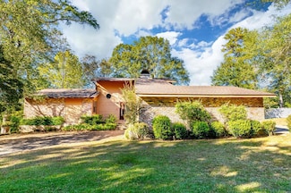 37 Tallahoma Dr W, Laurel, MS 39440