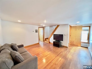 62 Nichols St, Newark, NJ 07105
