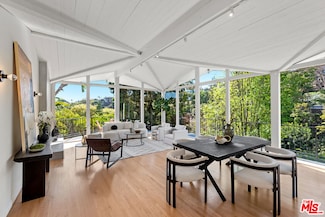 7229 Senalda Rd, Los Angeles, CA 90068