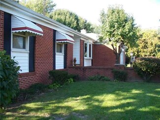 18 Lakeview Dr, Napoleon, OH 43545