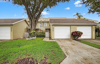 2703 Maplewood Dr, Greenacres, FL 33415