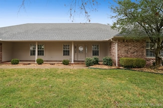 625 Grove Crest Rd, Pryor, OK 74361