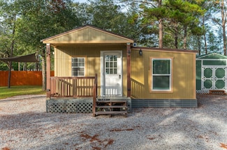 195 Passion Flower St, Defuniak Springs, FL 32433