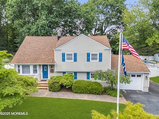 8 Millbrook Dr, Middletown, NJ 07748