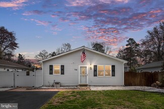 108 8th St, Colonial Beach, VA 22443