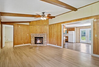 212 Chris Brent Dr, Livingston, TX 77351