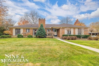 809 Fairford Rd, Grosse Pointe Woods, MI 48236