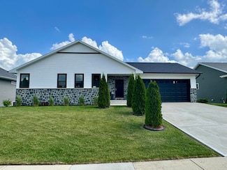 727 Drumlin Dr, Kewaskum, WI 53040