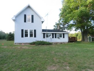 2131 E 40th St, White Cloud, MI 49349