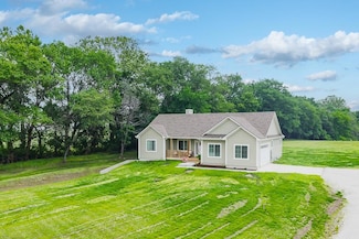 938 Mount Calvary Rd, Lansing, KS 66043