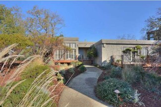 7 Sandstone St, Portola Valley, CA 94028