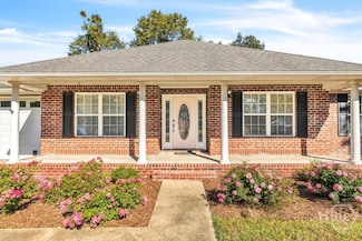 141 Colonial Dr, Midway, GA 31320