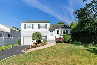 2 Nautilus Ave, Plainview, NY 11803