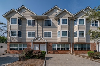 135 Montgomery Ave, Scarsdale, NY 10583
