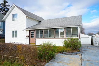 129 W Columbia Ave, Stockton, IL 61085