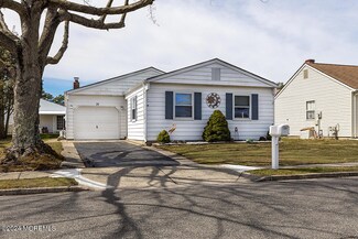 37 Santo Domingo Dr, Toms River, NJ 08757