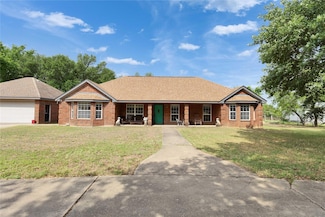 725 Green Valley Dr, Bastrop, TX 78602