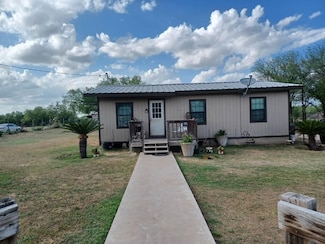 52 Colwell Rd, Hebbronville, TX 78361
