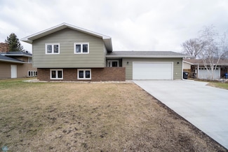 3713 12th St S, Fargo, ND 58104
