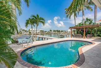 11240 7th St E, Treasure Island, FL 33706