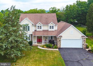 1071 E 2nd St, Red Hill, PA 18076