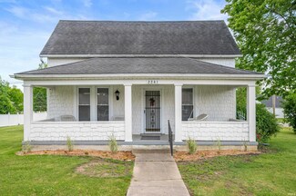 2241 W 11th St, Muncie, IN 47302