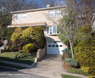 33 Emerson Ct, Staten Island, NY 10304