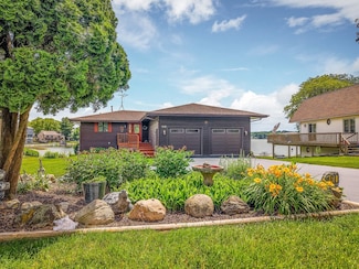 618 Candlewick Dr NE, Poplar Grove, IL 61065
