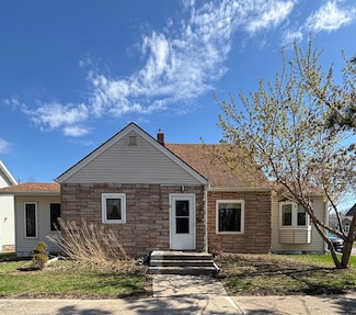 511 W 7th St, Morris, MN 56267