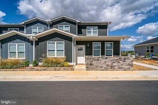 1528 Crownpoint Dr, Harrisonburg, VA 22801