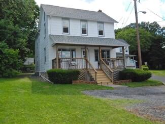 17 W Jewel St, Roseto, PA 18013