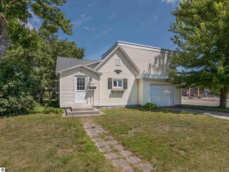 213 E Thirteenth St, Traverse City, MI 49684