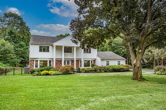 24 Norma Ln, Dix Hills, NY 11746