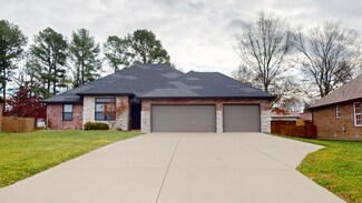 4910 S Schell Ave, Springfield, MO 65810
