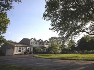 36W255 Barton Dr, Saint Charles, IL 60175