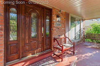 1304 Player Dr, Troy, MI 48085