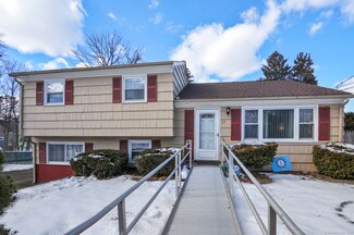 17 Meadowbrook Rd, West Haven, CT 06516